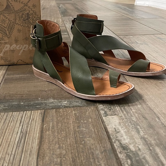 💖💖Free People Vale Bootie Sandals in khaki, green sz 10 - Picture 2 of 9